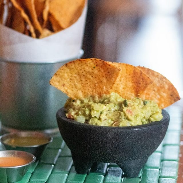 Guacamole large 16oz.